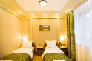 Гостиница Green Street Афонино Стандартный двухместный номер с 2 отдельными кроватями и общей ванной комнатой-3