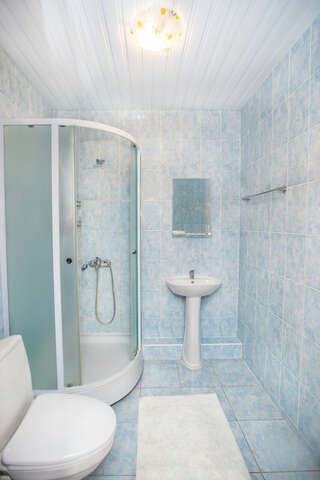 Гостиница Green Street Афонино Стандартный двухместный номер с 2 отдельными кроватями и общей ванной комнатой-1